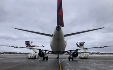 Delta explica el backstage de cómo operar vuelos seguros en invierno